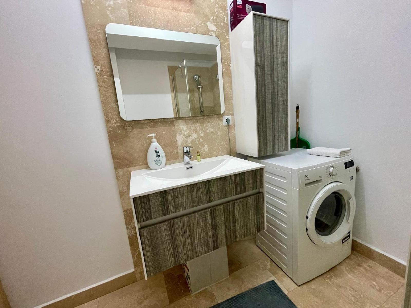 Yamaluxe Apartments - Between The Lakes - Close To Iulius Mall Kluż-Napoka Zewnętrze zdjęcie